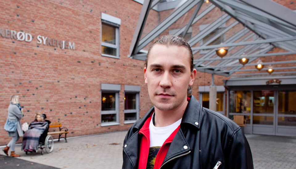 Norlandia-skiltene er nede, og kommunen er arbeidsgiver. Plasstillitsvalgt Helge Landgren er fornøyd. Norlandia-skiltene er nede, og kommunen er arbeidsgiver. Plasstillitsvalgt Helge Landgren er fornøyd.