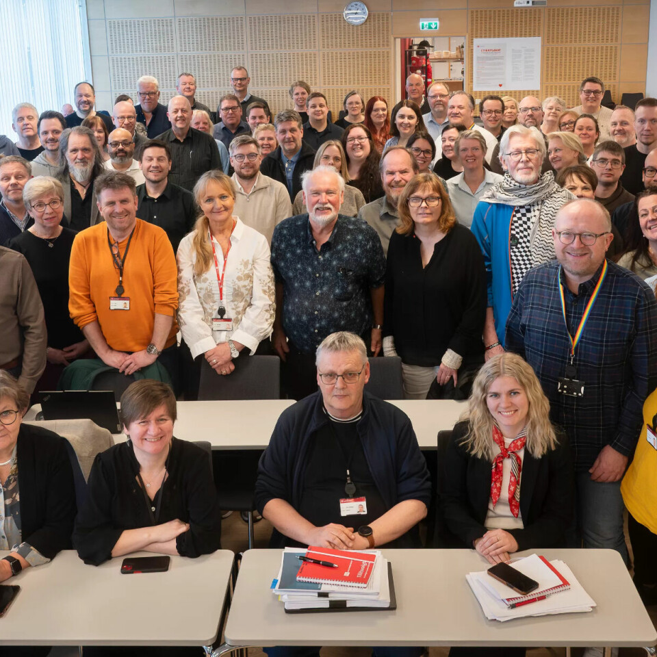 MANGE: I front: Mette Nord, Helene Skeibrok, Odd Haldgeir Larsen og Jeanette Lea Romslo. MANGE: I front: Mette Nord, Helene Skeibrok, Odd Haldgeir Larsen og Jeanette Lea Romslo.