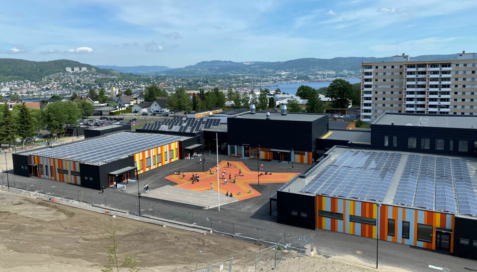 Strålende: Solcellene på kommunale bygg i Drammen skal etter planen varme opp drammenserne i den kalde, mørke tida. Strålende: Solcellene på kommunale bygg i Drammen skal etter planen varme opp drammenserne i den kalde, mørke tida.