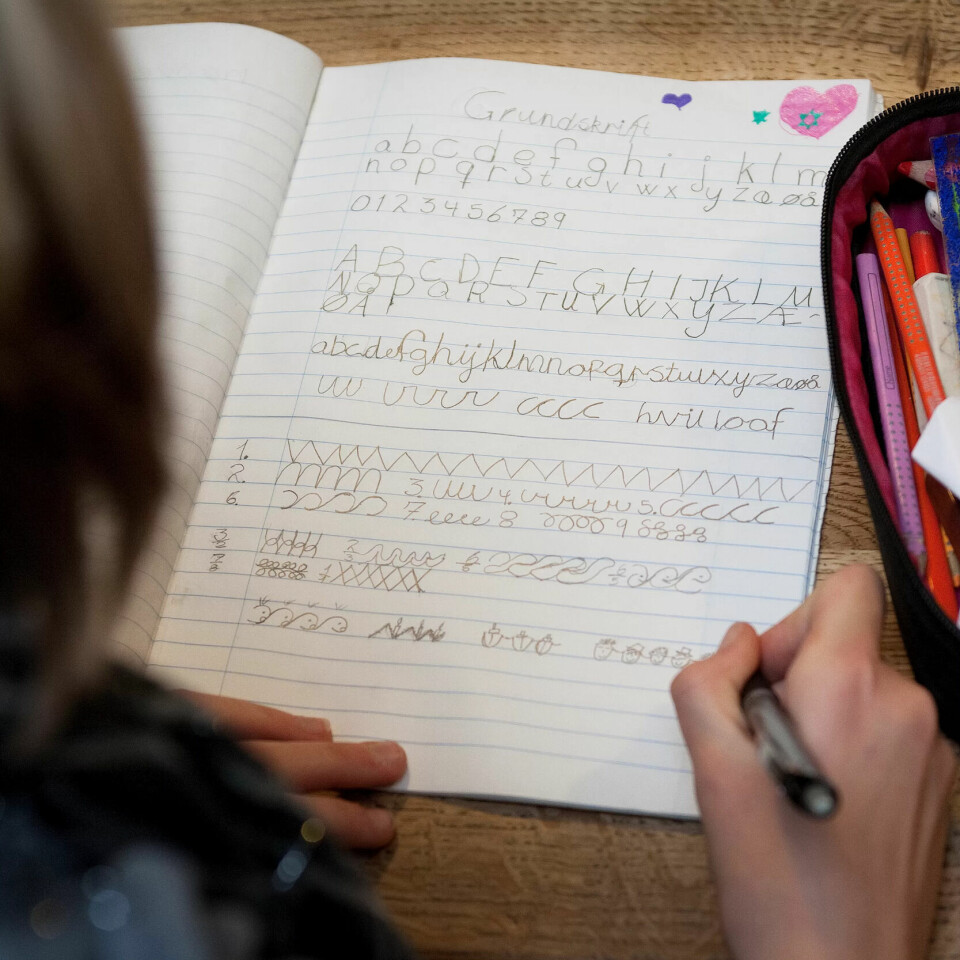 VIL ENDRE: «Forskning viser ingen tydelig sammenheng mellom lekser og læring, samt at lekser kan bidra til å ødelegge gode, nære relasjoner mellom foreldre og barn fordi leksene hos flere fører til økt stressnivå og konfliktfylte relasjoner,» skriver Fagforbundet i sitt forslag. VIL ENDRE: «Forskning viser ingen tydelig sammenheng mellom lekser og læring, samt at lekser kan bidra til å ødelegge gode, nære relasjoner mellom foreldre og barn fordi leksene hos flere fører til økt stressnivå og konfliktfylte relasjoner,» skriver Fagforbundet i sitt forslag.