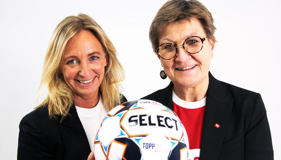 VIL SCORE I LIKESTILLINGSKAMPEN: Daglig leder i Toppfotball Kvinner, Hege Jørgensen (t.v.) og Mette Nord, leder i Fagforbundet inngår et samarbeid om mer likestilling i toppfotballen. VIL SCORE I LIKESTILLINGSKAMPEN: Daglig leder i Toppfotball Kvinner, Hege Jørgensen (t.v.) og Mette Nord, leder i Fagforbundet inngår et samarbeid om mer likestilling i toppfotballen.