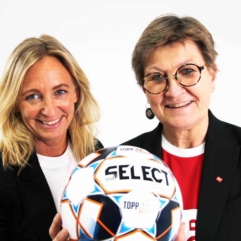 VIL SCORE I LIKESTILLINGSKAMPEN: Daglig leder i Toppfotball Kvinner, Hege Jørgensen (t.v.) og Mette Nord, leder i Fagforbundet inngår et samarbeid om mer likestilling i toppfotballen. VIL SCORE I LIKESTILLINGSKAMPEN: Daglig leder i Toppfotball Kvinner, Hege Jørgensen (t.v.) og Mette Nord, leder i Fagforbundet inngår et samarbeid om mer likestilling i toppfotballen.
