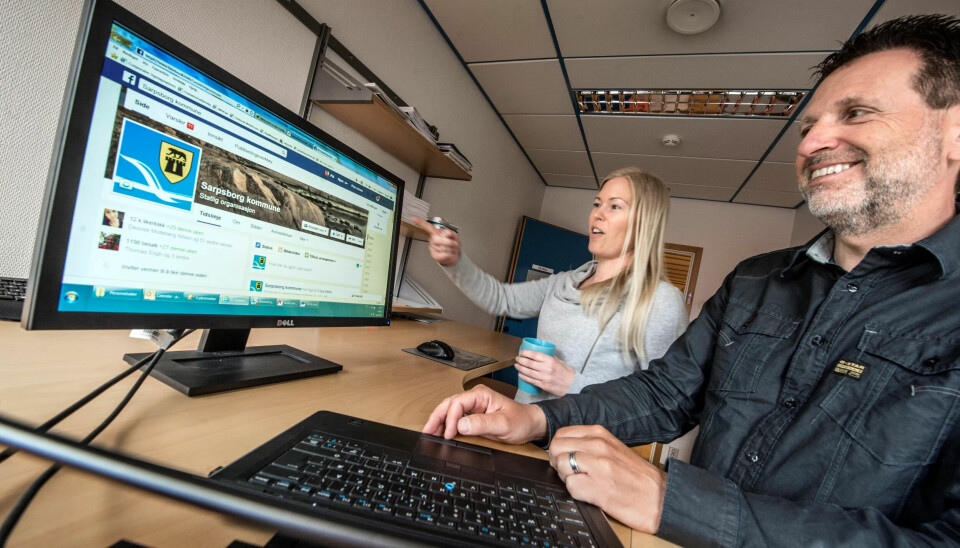BEST I LANDET: – På Facebook har vi den største dialogen med innbyggerne våre. Her kan også innbyggerne kommunisere seg i mellom, forteller kommunikasjonssjef Pål Nilsen i Sarpsborg kommune. BEST I LANDET: – På Facebook har vi den største dialogen med innbyggerne våre. Her kan også innbyggerne kommunisere seg i mellom, forteller kommunikasjonssjef Pål Nilsen i Sarpsborg kommune.