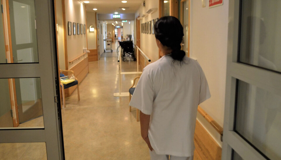 Anbefalingen gjelder også for ansatte som har vært på steder med høy smittespredning de siste ti dagene. Anbefalingen gjelder også for ansatte som har vært på steder med høy smittespredning de siste ti dagene.