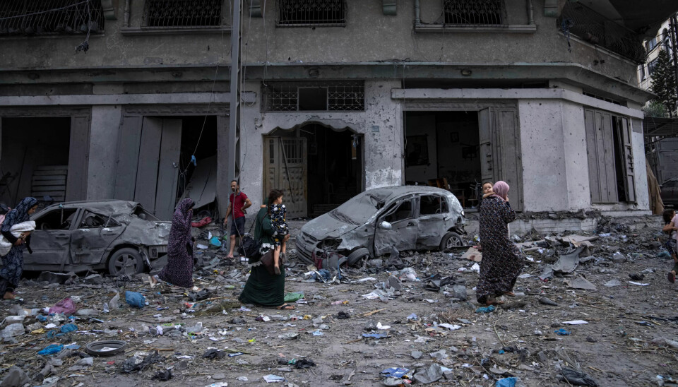 Palestinske kvinner og barn i utbombede gater i Gaza tirsdag 10. oktober. Palestinske kvinner og barn i utbombede gater i Gaza tirsdag 10. oktober.