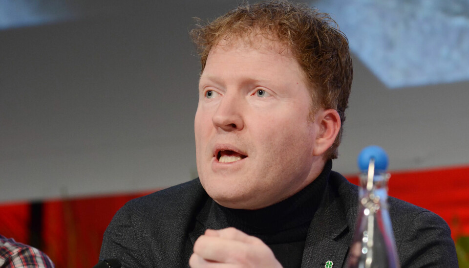 Senterpartipolitiker Sigbjørn Gjelsvik er sterkt kritisk til at buss-sjåførene får stor skatteregning fra staten. Senterpartipolitiker Sigbjørn Gjelsvik er sterkt kritisk til at buss-sjåførene får stor skatteregning fra staten.