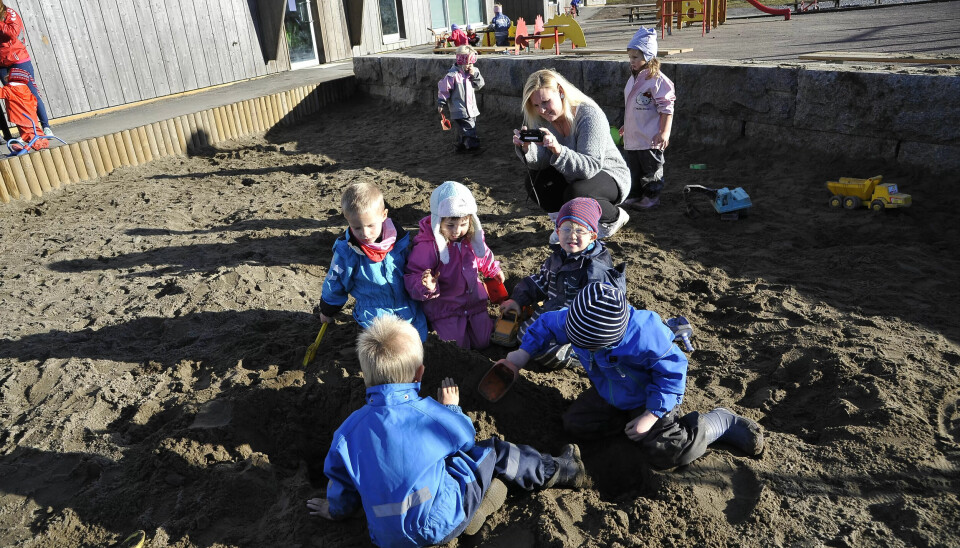 FOTO: Hvordan skal barnehagene håndtere ivrige foto-foreldre? FOTO: Hvordan skal barnehagene håndtere ivrige foto-foreldre?
