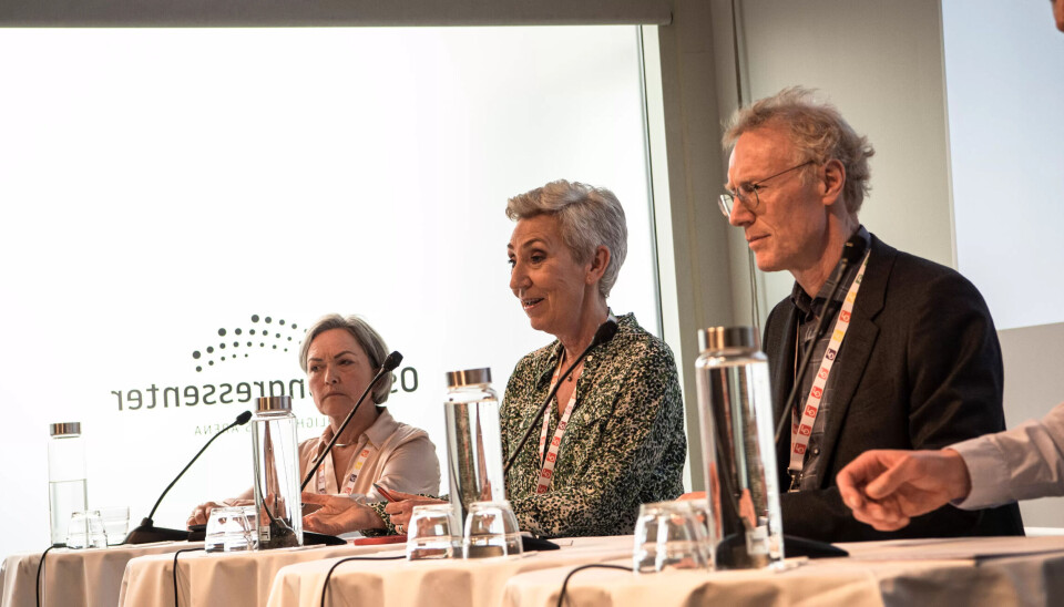 LO-ledelsen møtte pressen umiddelbart etter at LO-kongressen var avsluttet. Fra venstre første nestleder, Sissel M. Skoghaug, LO-leder Peggy Hessen Følsvik og andre nestleder, Steinar Krogstad. LO-ledelsen møtte pressen umiddelbart etter at LO-kongressen var avsluttet. Fra venstre første nestleder, Sissel M. Skoghaug, LO-leder Peggy Hessen Følsvik og andre nestleder, Steinar Krogstad.