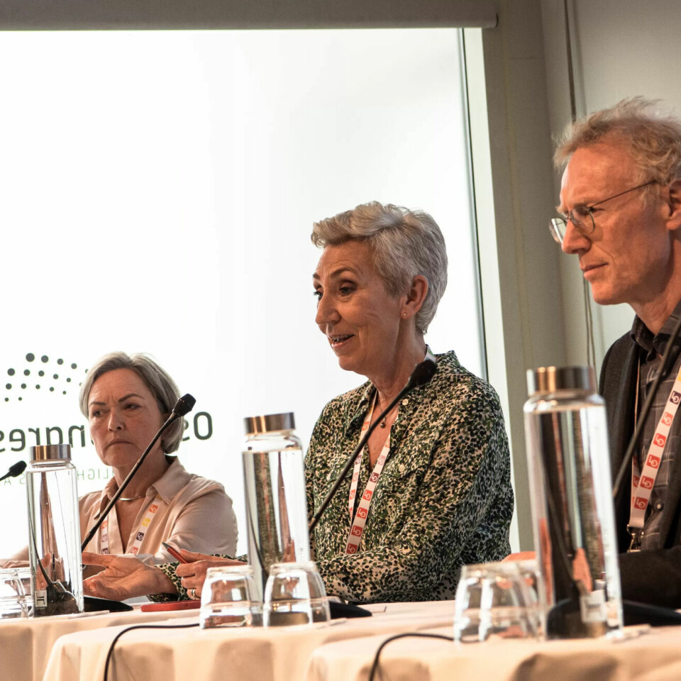 LO-ledelsen møtte pressen umiddelbart etter at LO-kongressen var avsluttet. Fra venstre første nestleder, Sissel M. Skoghaug, LO-leder Peggy Hessen Følsvik og andre nestleder, Steinar Krogstad. LO-ledelsen møtte pressen umiddelbart etter at LO-kongressen var avsluttet. Fra venstre første nestleder, Sissel M. Skoghaug, LO-leder Peggy Hessen Følsvik og andre nestleder, Steinar Krogstad.