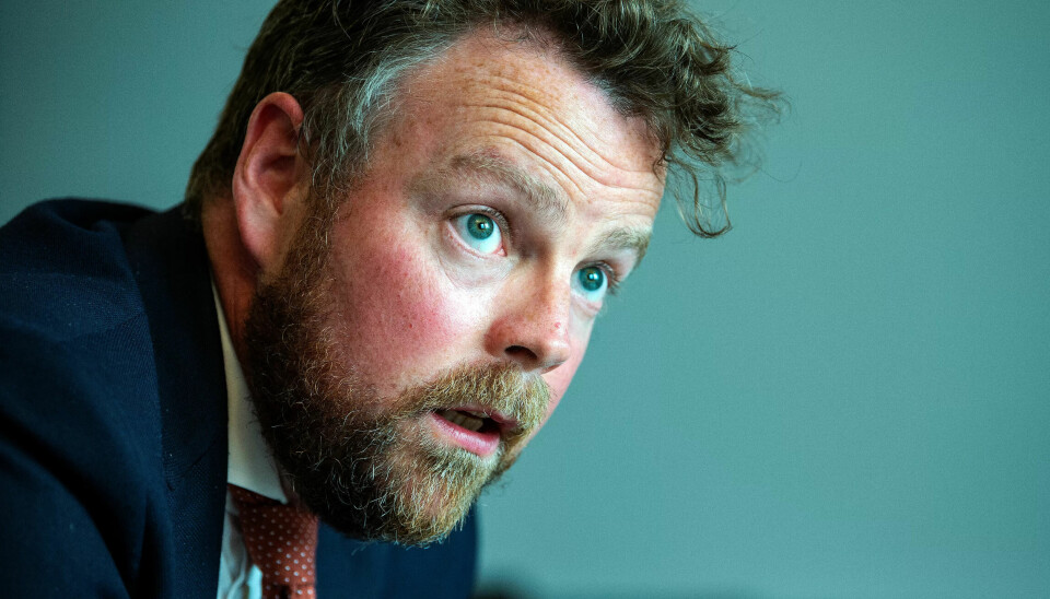 Torbjørn Røe Isaksen (H) holder fast på at dagpenger under permitteringer skal ned fra 80 til 62 prosent fra 1.11. Torbjørn Røe Isaksen (H) holder fast på at dagpenger under permitteringer skal ned fra 80 til 62 prosent fra 1.11.