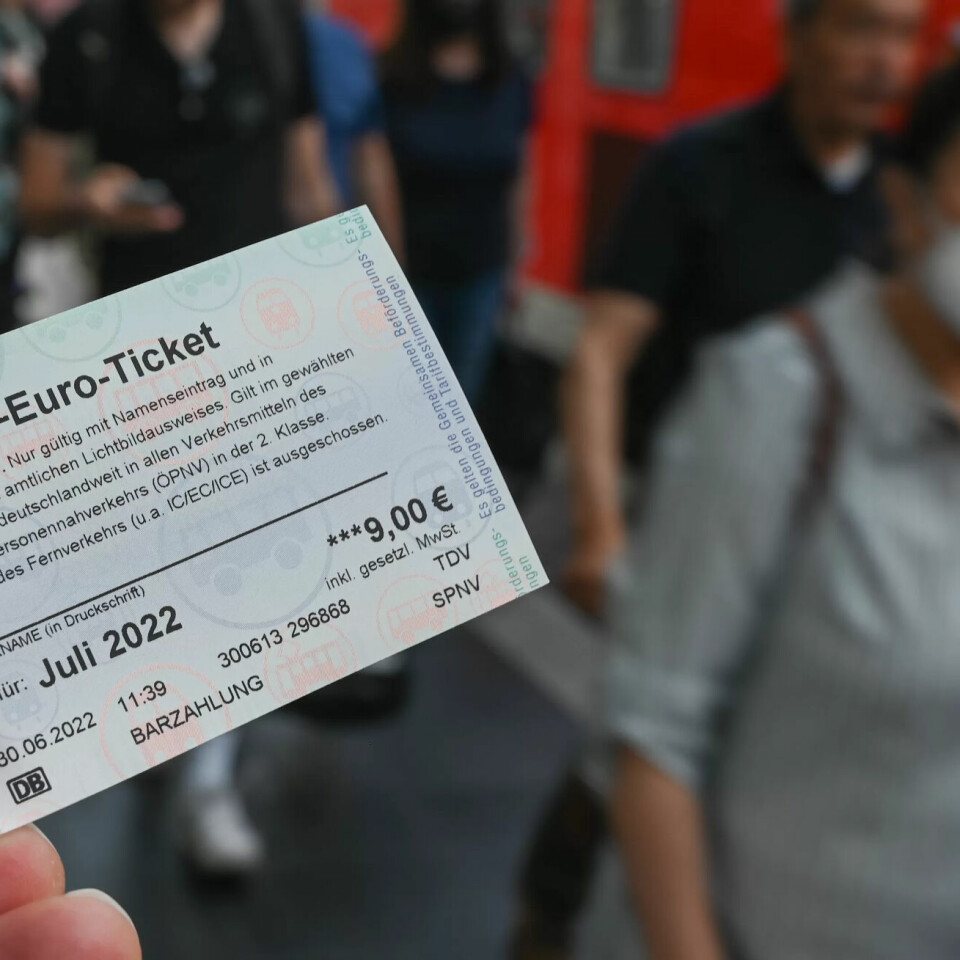 Mange flere har reist kollektivt i Tyskland etter at de innførte 9-euro-billetten. Likevel har ikke biltrafikken blitt lavere. Mange flere har reist kollektivt i Tyskland etter at de innførte 9-euro-billetten. Likevel har ikke biltrafikken blitt lavere.