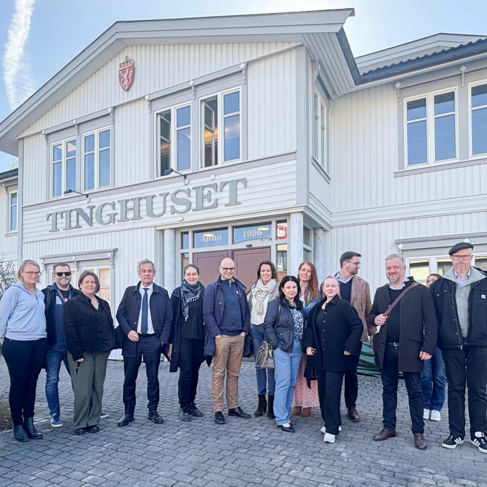 Her er de som gikk til sak mot Helse Sør-Øst utenfor Tinghuset på Elverum. Her er de som gikk til sak mot Helse Sør-Øst utenfor Tinghuset på Elverum.