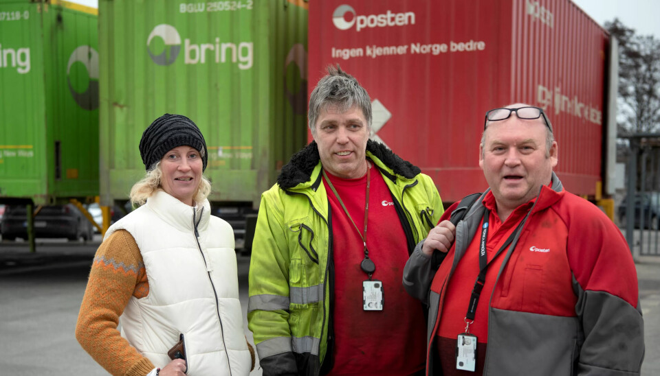 – Når det er mangel på yrkessjåfører i Norge og større innsats mot sosial dumping i arbeidslivet, så vil Posten Norge gi sjåførene dårligere vilkår? Det er lite gjennomtenkt, sier Jan Arne Byvold (t.h.). Han, Kristen Nordlie og Yliza Gjerløw er spente på forhandlingene. – Når det er mangel på yrkessjåfører i Norge og større innsats mot sosial dumping i arbeidslivet, så vil Posten Norge gi sjåførene dårligere vilkår? Det er lite gjennomtenkt, sier Jan Arne Byvold (t.h.). Han, Kristen Nordlie og Yliza Gjerløw er spente på forhandlingene.