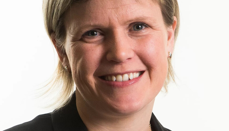 Bedriftsfysioterapeut Helene Nilssen har 10 års erfaring fra bedriftshelsetjenesten og har jobbet mye med utfordringer knyttet til sko og fot i ulike bransjer. Bedriftsfysioterapeut Helene Nilssen har 10 års erfaring fra bedriftshelsetjenesten og har jobbet mye med utfordringer knyttet til sko og fot i ulike bransjer.
