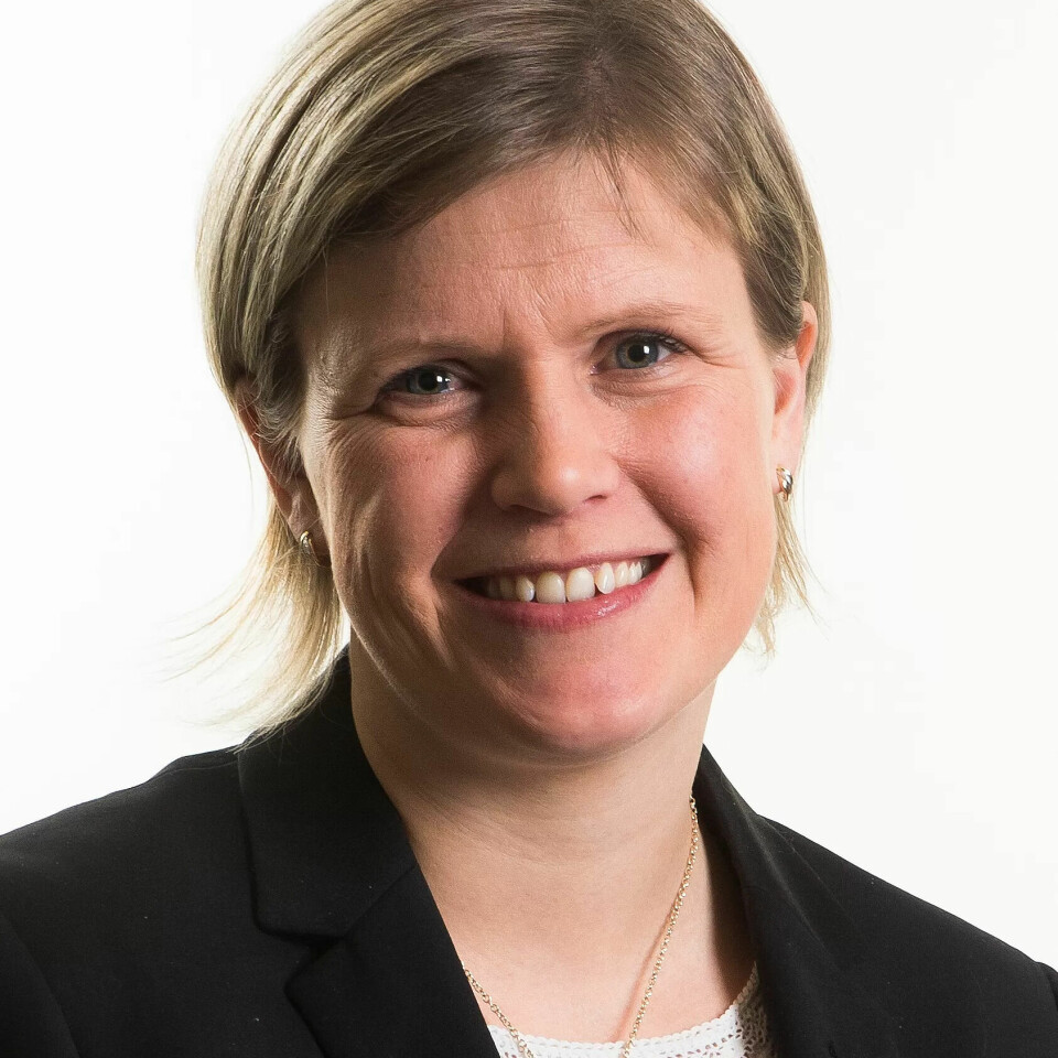 Bedriftsfysioterapeut Helene Nilssen har 10 års erfaring fra bedriftshelsetjenesten og har jobbet mye med utfordringer knyttet til sko og fot i ulike bransjer. Bedriftsfysioterapeut Helene Nilssen har 10 års erfaring fra bedriftshelsetjenesten og har jobbet mye med utfordringer knyttet til sko og fot i ulike bransjer.