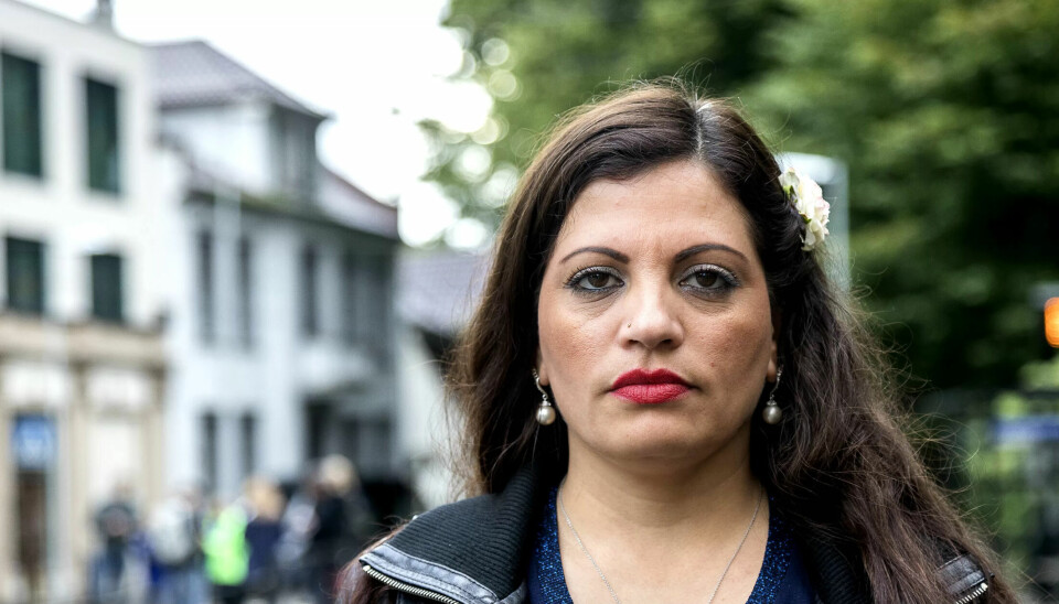 VIKAR: Nahid Henriksen prøver å spe på inntektene med ringevakter. VIKAR: Nahid Henriksen prøver å spe på inntektene med ringevakter.