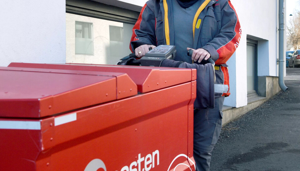 – Arbeidspresset har bare økt og økt, og pakkene er blitt flere og tyngre. Men det er folk som har det verre enn meg. Noen kommer hjem helt utslitt, og klarer ingenting, sier Vigdis Pedersen. Nå ser hun frem til å gå av med pensjon til sommeren. – Arbeidspresset har bare økt og økt, og pakkene er blitt flere og tyngre. Men det er folk som har det verre enn meg. Noen kommer hjem helt utslitt, og klarer ingenting, sier Vigdis Pedersen. Nå ser hun frem til å gå av med pensjon til sommeren.