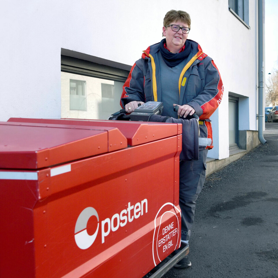– Arbeidspresset har bare økt og økt, og pakkene er blitt flere og tyngre. Men det er folk som har det verre enn meg. Noen kommer hjem helt utslitt, og klarer ingenting, sier Vigdis Pedersen. Nå ser hun frem til å gå av med pensjon til sommeren. – Arbeidspresset har bare økt og økt, og pakkene er blitt flere og tyngre. Men det er folk som har det verre enn meg. Noen kommer hjem helt utslitt, og klarer ingenting, sier Vigdis Pedersen. Nå ser hun frem til å gå av med pensjon til sommeren.