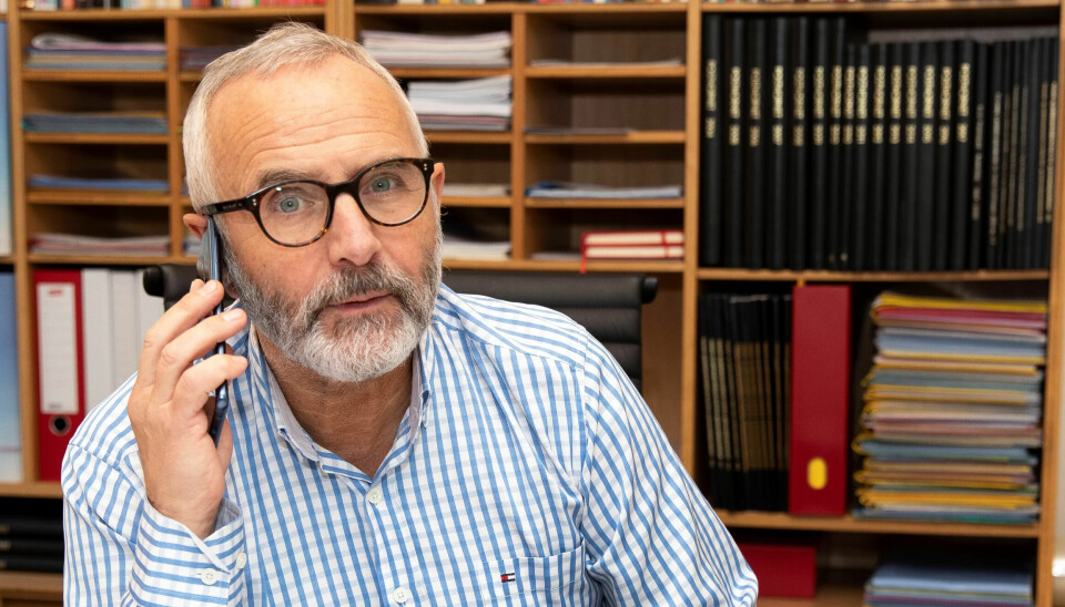 HALLO, FAGFORBUNDET: Forbundsleder Odd Christian Øverland i det han er i ferd med å informere Fagforbundets Mette Nord om forbundsstyrets innstilling. HALLO, FAGFORBUNDET: Forbundsleder Odd Christian Øverland i det han er i ferd med å informere Fagforbundets Mette Nord om forbundsstyrets innstilling.