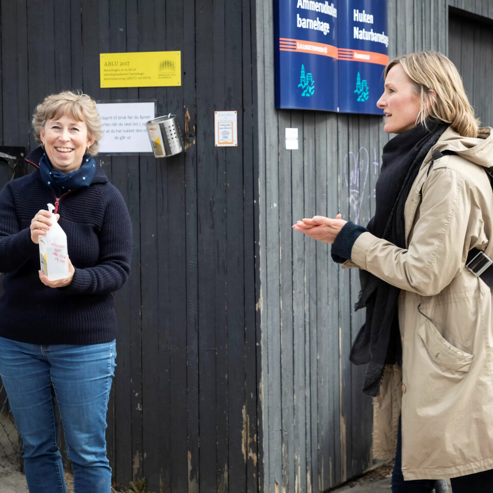 Ekstra korona-behov: Fagleder Lotte Hermanrud i Ammerudkollen og Huken naturbarnehage ønsker byråd Inga Marte Thorkildsen velkommen til å sjekke ut hvordan ressurspoolen fungerer i praksis. Hermanrud mener poolen har reddet barnehagedriften under pandemien. Ekstra korona-behov: Fagleder Lotte Hermanrud i Ammerudkollen og Huken naturbarnehage ønsker byråd Inga Marte Thorkildsen velkommen til å sjekke ut hvordan ressurspoolen fungerer i praksis. Hermanrud mener poolen har reddet barnehagedriften under pandemien.