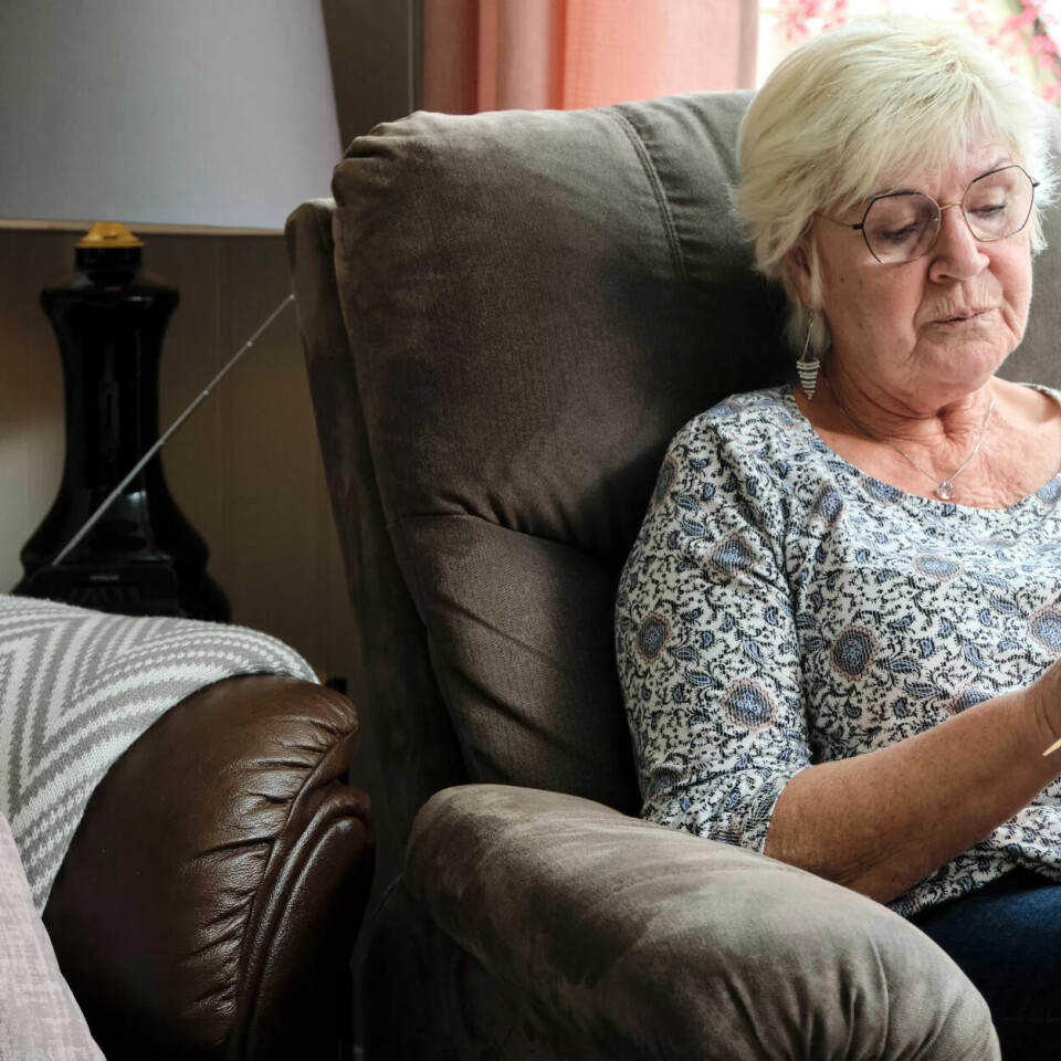 HVILESTUND: Endelig kan Heidi Johansen unne seg å ha fri når hun har fri. Mye av tida tilbringer hun med strikke tøyet i godstolen. Salg av hjemmestrikkede sokker gir et kjærkomment tilskudd til julegave-budsjettet. HVILESTUND: Endelig kan Heidi Johansen unne seg å ha fri når hun har fri. Mye av tida tilbringer hun med strikke tøyet i godstolen. Salg av hjemmestrikkede sokker gir et kjærkomment tilskudd til julegave-budsjettet.