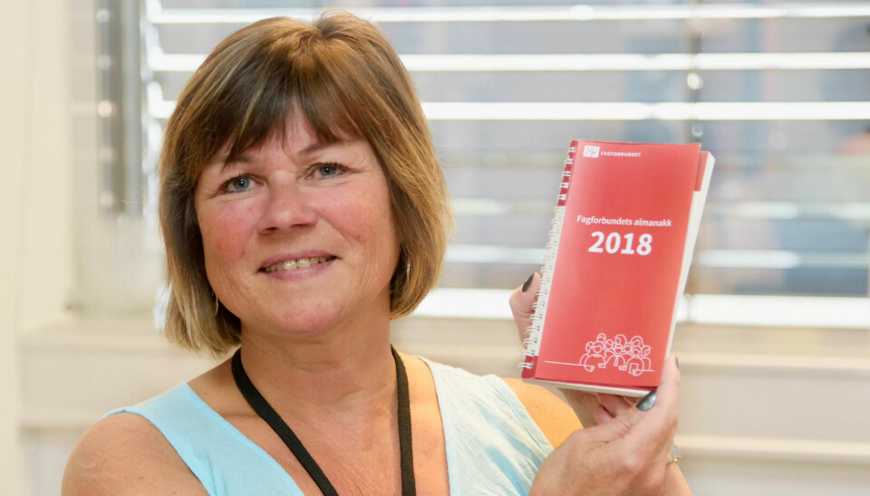 ALMANAKK: I år kan de som fortsatt bruker Fagforbundets almanakk, bestille den i nettbutikken, sier rådgiver Gunn K. Johansen. ALMANAKK: I år kan de som fortsatt bruker Fagforbundets almanakk, bestille den i nettbutikken, sier rådgiver Gunn K. Johansen.