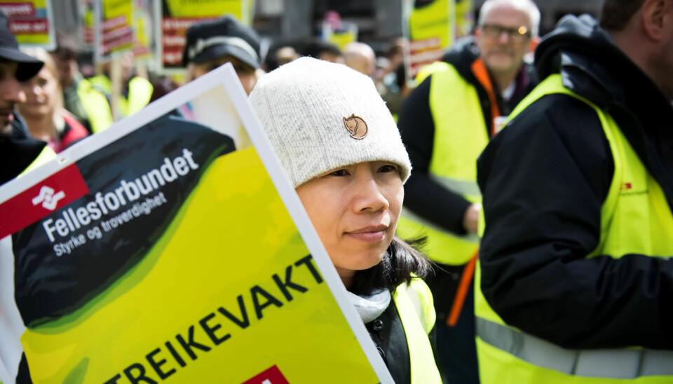 LAVLØNTE: I sommer streiket Fellesforbundet for å få rett til lokale forhandlinger inn i Riksavtalen. Ansatte i serveringsbransjen er blant de dårligst betalte i Norge, ifølge Fafo. LAVLØNTE: I sommer streiket Fellesforbundet for å få rett til lokale forhandlinger inn i Riksavtalen. Ansatte i serveringsbransjen er blant de dårligst betalte i Norge, ifølge Fafo.