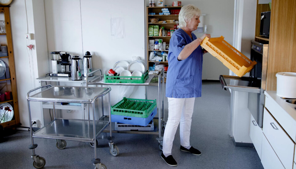 FØR FAGBREVET: Før valget for fire år siden samlet Heidi fortsatt timer for å få godkjent praksiskravet på 8000 timer til fagbrev. Hun hadde en turnus som innebar jobb så godt som alle helger og tok de ekstravaktene hun kunne. FØR FAGBREVET: Før valget for fire år siden samlet Heidi fortsatt timer for å få godkjent praksiskravet på 8000 timer til fagbrev. Hun hadde en turnus som innebar jobb så godt som alle helger og tok de ekstravaktene hun kunne.