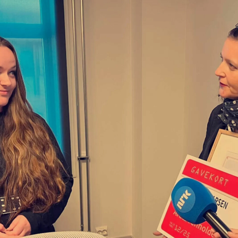 PRIS: Prisen ble delt ut av seksjonsleder Ingunn Reistad Jacobsen i Fagforbundet. PRIS: Prisen ble delt ut av seksjonsleder Ingunn Reistad Jacobsen i Fagforbundet.