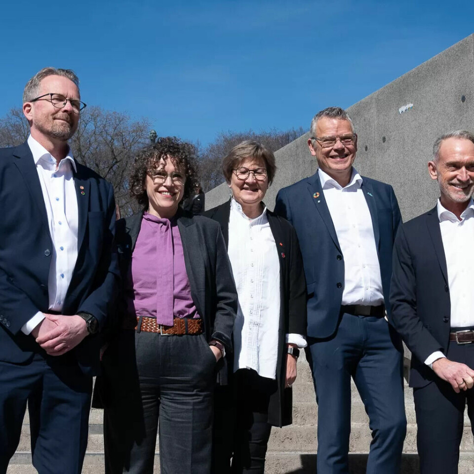 AKADEMIKERNE BRØT: Tonje Leborg (nr. 2 fra v.) har brutt forhandlingene med KS, mens Geir Røsvoll, (tv.) fra Unio, Mette Nord fra LO Kommune og , Trond Ellefsen fra YS Kommune ser ut til å fortsette. Helt til høyre forhandlingsleder Tor Arne Gangsø i KS. AKADEMIKERNE BRØT: Tonje Leborg (nr. 2 fra v.) har brutt forhandlingene med KS, mens Geir Røsvoll, (tv.) fra Unio, Mette Nord fra LO Kommune og , Trond Ellefsen fra YS Kommune ser ut til å fortsette. Helt til høyre forhandlingsleder Tor Arne Gangsø i KS.