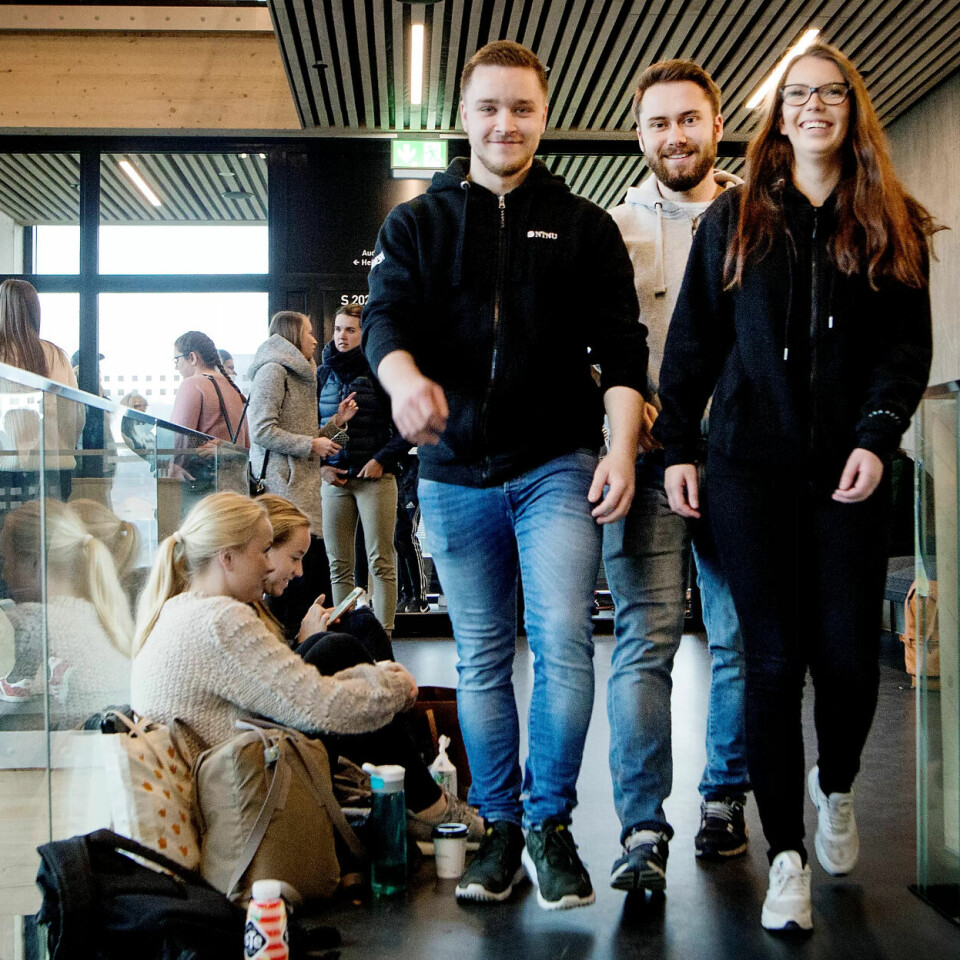 FULL TRØKK PÅ NTNU GJØVIK: Ole Ulsanden (til venstre), Silje Solheim og Martin Nygaard jobber hardt for å gjøre Fagforbundet synlig på campus. FULL TRØKK PÅ NTNU GJØVIK: Ole Ulsanden (til venstre), Silje Solheim og Martin Nygaard jobber hardt for å gjøre Fagforbundet synlig på campus.