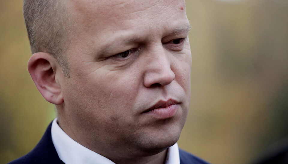 Fersk finansminister Trygve Slagsvold Vedum (Sp) sier at staten skal bidra til reduserte lønninger blant toppledere. Fersk finansminister Trygve Slagsvold Vedum (Sp) sier at staten skal bidra til reduserte lønninger blant toppledere.