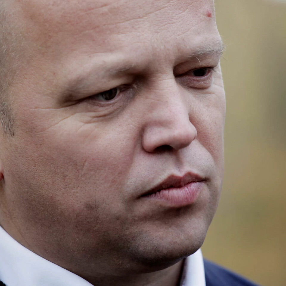 Fersk finansminister Trygve Slagsvold Vedum (Sp) sier at staten skal bidra til reduserte lønninger blant toppledere. Fersk finansminister Trygve Slagsvold Vedum (Sp) sier at staten skal bidra til reduserte lønninger blant toppledere.