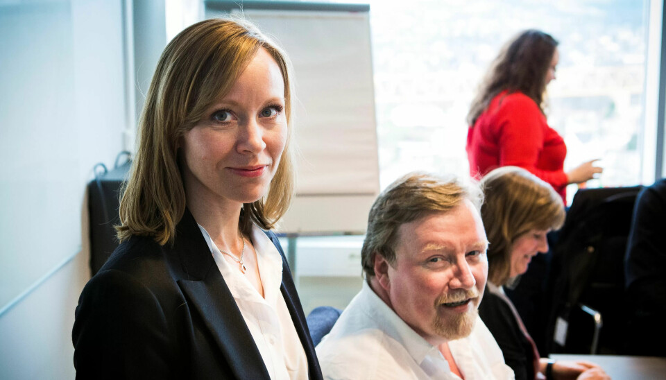 Endelig løsning: – Jeg er glad for å bidra til å redde økonomien i kultursektoren, og vi har fått gjennombrudd for et viktig prinsipp, nemlig en kjønnsnøytral og livsvarig pensjon, sier nestleder i MFO, Christine Thomassen om den midlertidige pensjonsløsningen. Hun har forhandlet sammen med forhandlingsleder og nestleder i LO Stat, Eivind Gran. Endelig løsning: – Jeg er glad for å bidra til å redde økonomien i kultursektoren, og vi har fått gjennombrudd for et viktig prinsipp, nemlig en kjønnsnøytral og livsvarig pensjon, sier nestleder i MFO, Christine Thomassen om den midlertidige pensjonsløsningen. Hun har forhandlet sammen med forhandlingsleder og nestleder i LO Stat, Eivind Gran.