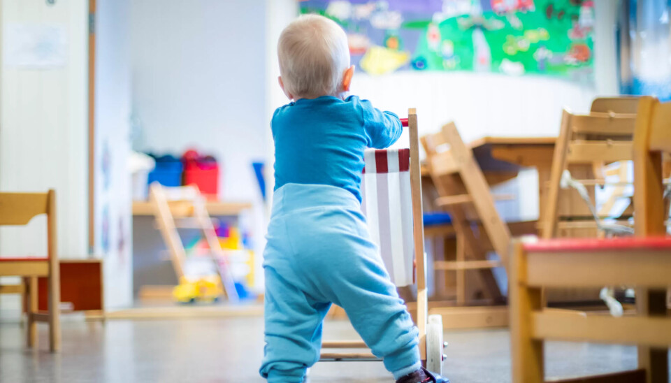 3000: Det finst rundt 3000 private barnehagar i Norge. Ein av dei private er ideelle og mange er kommersielle. Bygga som er seld til utlandet er leigd tilbake av kommersielle kjeder. 3000: Det finst rundt 3000 private barnehagar i Norge. Ein av dei private er ideelle og mange er kommersielle. Bygga som er seld til utlandet er leigd tilbake av kommersielle kjeder.