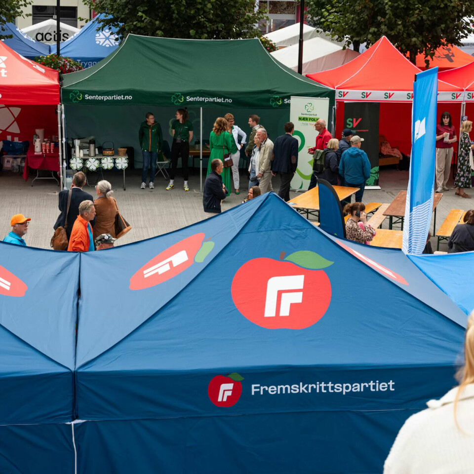 PENGEGAVE: De borgerlige partiene får penger fra aksjonsgruppen. PENGEGAVE: De borgerlige partiene får penger fra aksjonsgruppen.