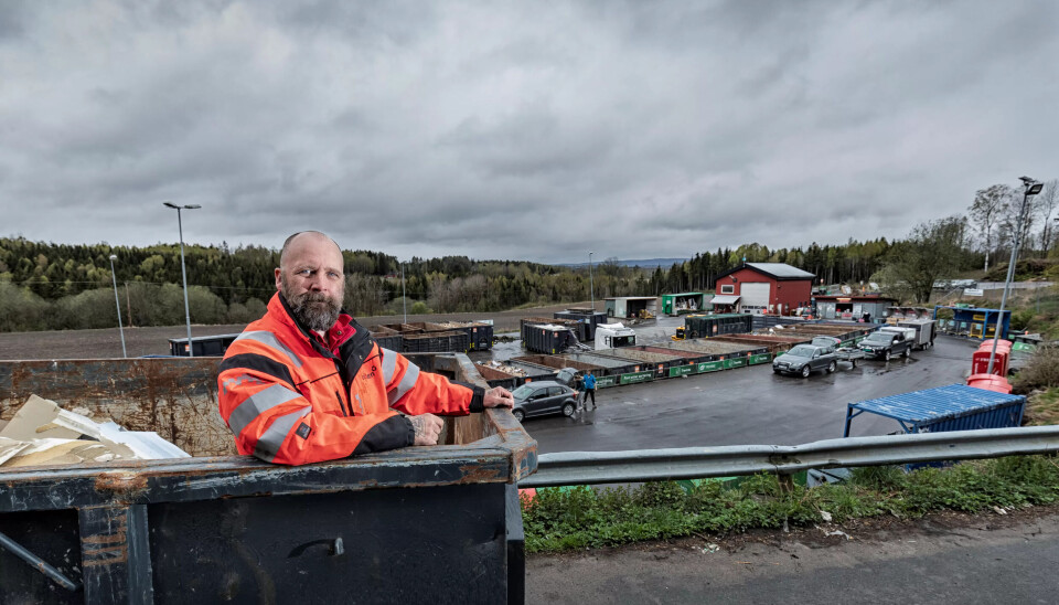 Kim har hendene fulle på gjenvinningsstasjonen: – Vi merker at det er mye oppussing på gang hos folk