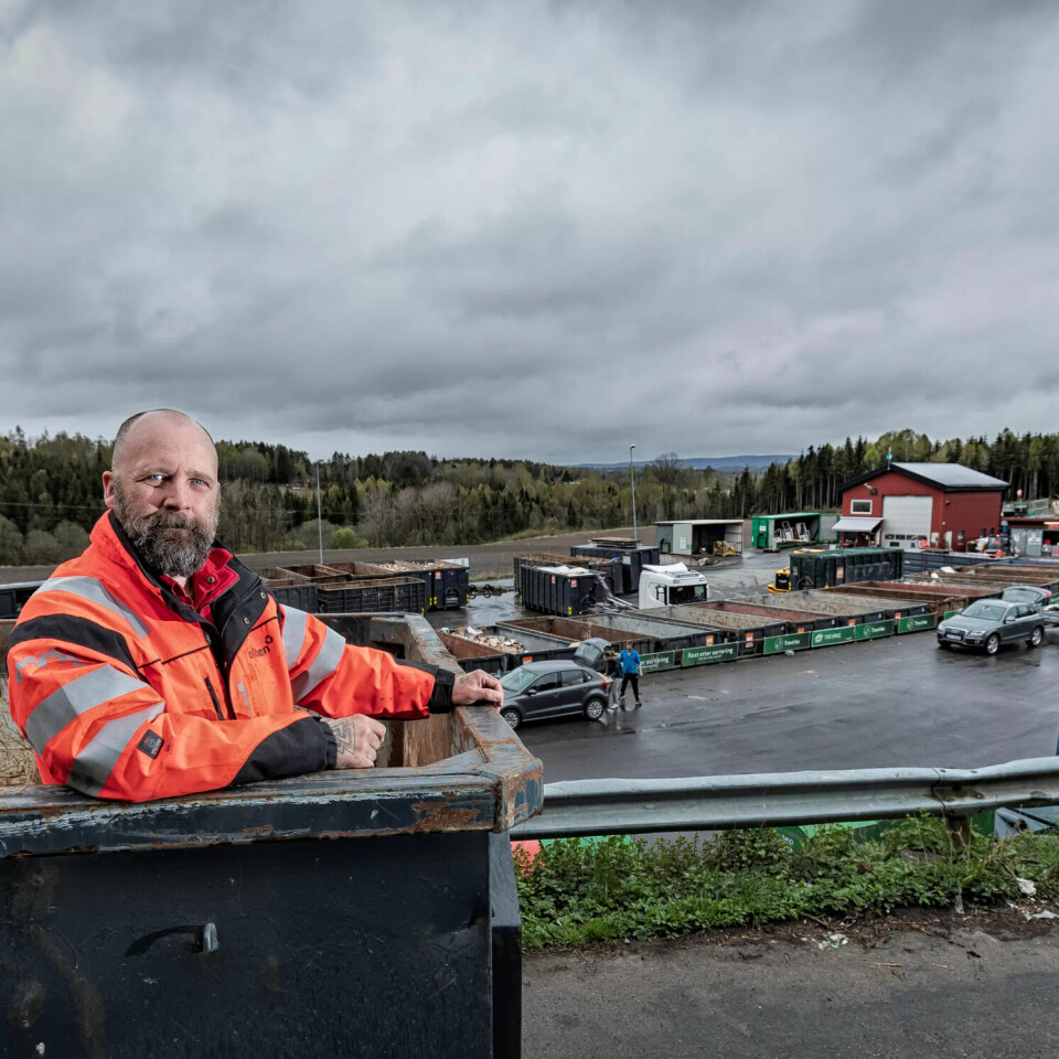 Kim har hendene fulle på gjenvinningsstasjonen: – Vi merker at det er mye oppussing på gang hos folk