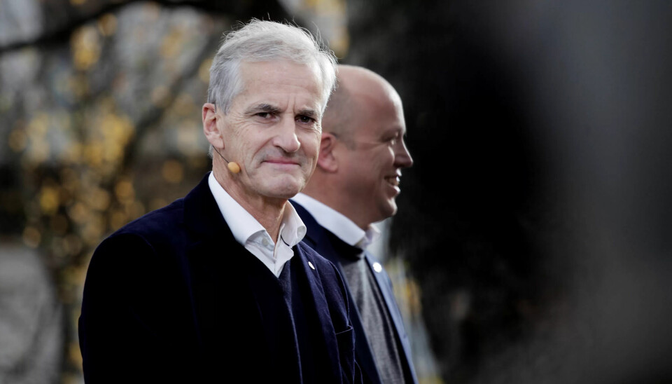 Statsminister Jonas Gahr Støre og finansminister Trygve Slagsvold Vedum må se sine partier falle på meningsmålngen for desember. Statsminister Jonas Gahr Støre og finansminister Trygve Slagsvold Vedum må se sine partier falle på meningsmålngen for desember.