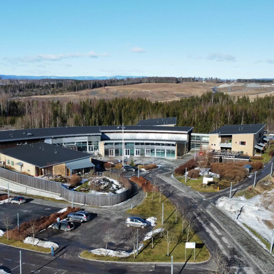LANDLIG: Beboerne på Sørvald bo- og behandlingssenter har god utsikt over åker og skog. LANDLIG: Beboerne på Sørvald bo- og behandlingssenter har god utsikt over åker og skog.