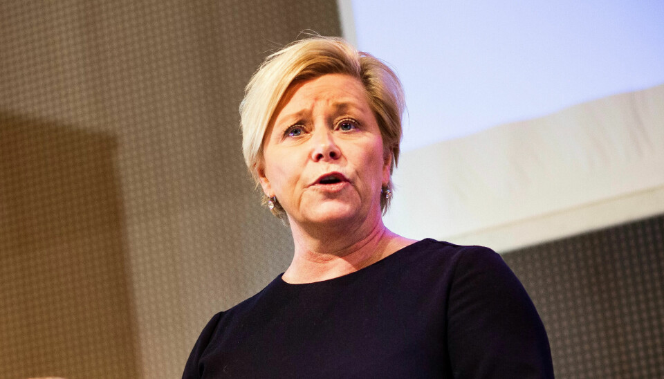Finansminister Siv Jensen (Frp) foreslår at Skatteetaten overtar skatteinnkreving fra kommunene. 227 skattekontor flyttes inn under den statlige forvaltningen. Finansminister Siv Jensen (Frp) foreslår at Skatteetaten overtar skatteinnkreving fra kommunene. 227 skattekontor flyttes inn under den statlige forvaltningen.