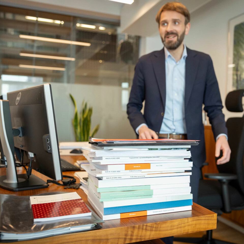 FERSK: – Det er veldig rart. På et øyeblikk går jeg fra ett ansvar, og det neste øyeblikket har jeg ansvaret for noe annet, sier Vestre som nylig hoppet fra næringsminister til helse- og omsorgsminister. FERSK: – Det er veldig rart. På et øyeblikk går jeg fra ett ansvar, og det neste øyeblikket har jeg ansvaret for noe annet, sier Vestre som nylig hoppet fra næringsminister til helse- og omsorgsminister.