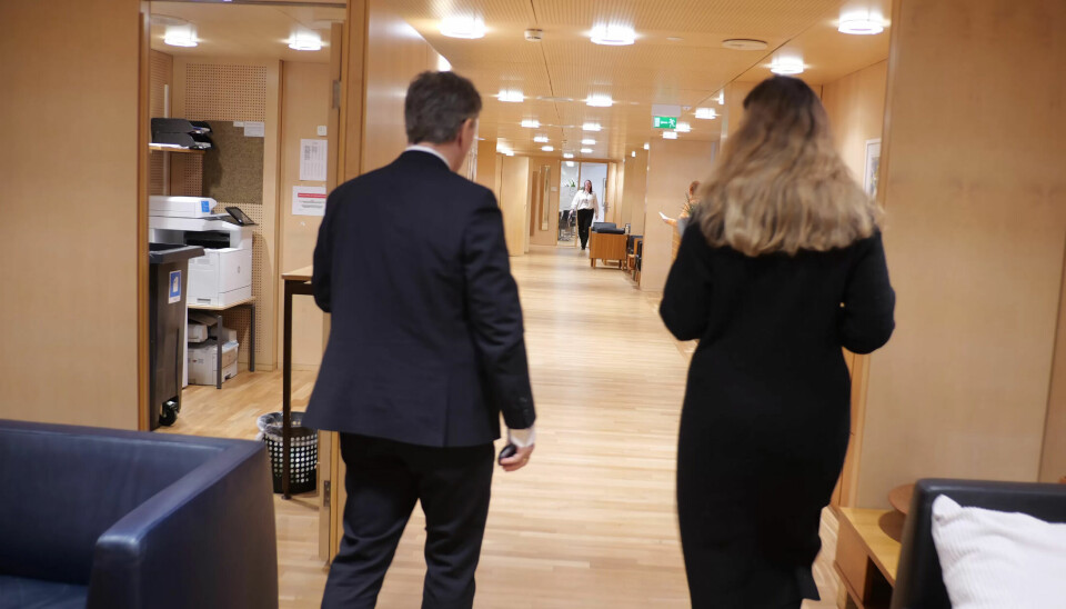INNFLYTELSE: Edvardsen med ein kollega i Akersgata 59. Statssekretærar er regna som ein slags viseminister og er rekna for å ha ein del påverknad på det politiske arbeidet til ei regjering. INNFLYTELSE: Edvardsen med ein kollega i Akersgata 59. Statssekretærar er regna som ein slags viseminister og er rekna for å ha ein del påverknad på det politiske arbeidet til ei regjering.