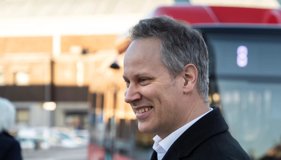 TAR STYRINGA: Fredrikstad-ordfører Jon-Ivar Nygård (Ap), her foran en av gratisbussene han innførte i kommunen, blir ny samferdselsminister. TAR STYRINGA: Fredrikstad-ordfører Jon-Ivar Nygård (Ap), her foran en av gratisbussene han innførte i kommunen, blir ny samferdselsminister.
