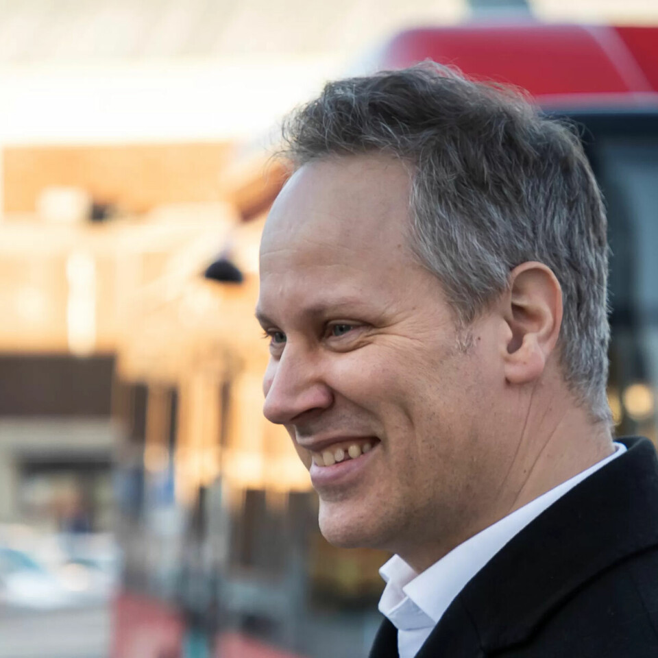 TAR STYRINGA: Fredrikstad-ordfører Jon-Ivar Nygård (Ap), her foran en av gratisbussene han innførte i kommunen, blir ny samferdselsminister. TAR STYRINGA: Fredrikstad-ordfører Jon-Ivar Nygård (Ap), her foran en av gratisbussene han innførte i kommunen, blir ny samferdselsminister.
