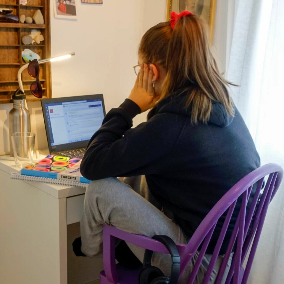 ONLINE: Når skoler og fritidstilbud stenges, og folk oppfordres til å holde seg mest mulig inne, flyttes enda mer aktivitet ut på internett. ONLINE: Når skoler og fritidstilbud stenges, og folk oppfordres til å holde seg mest mulig inne, flyttes enda mer aktivitet ut på internett.