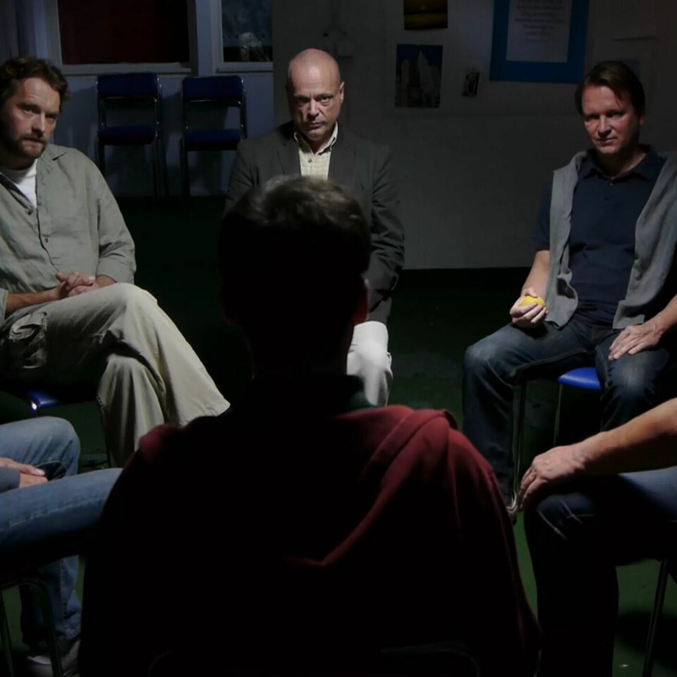 Gruppeterapi er en av de anbefalte behandlingsmetodene i den nasjonale retningslinjen. Her fra en gruppeterapisesjon i filmen «Emancipation». Gruppeterapi er en av de anbefalte behandlingsmetodene i den nasjonale retningslinjen. Her fra en gruppeterapisesjon i filmen «Emancipation».