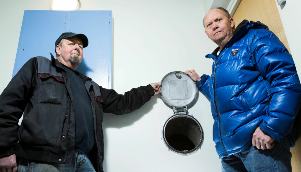 FLØT OVER: Til hit, i sjakta i tredje etasje, sto søpla før det ble hentet. Denne uka bygger søppelberget seg opp igjen. FLØT OVER: Til hit, i sjakta i tredje etasje, sto søpla før det ble hentet. Denne uka bygger søppelberget seg opp igjen.