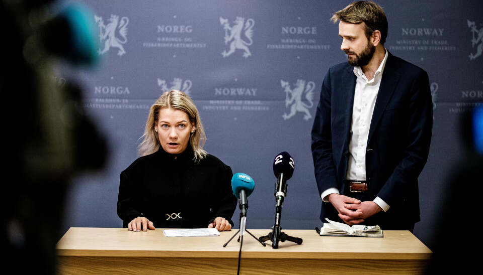 Sandra Borch, landbruks- og matminister, og Jan Christian Vestre, næringsminister, ber hele verdikjeden for mat om å tenke på sitt samfunnsansvar for å dempe prisveksten. Sandra Borch, landbruks- og matminister, og Jan Christian Vestre, næringsminister, ber hele verdikjeden for mat om å tenke på sitt samfunnsansvar for å dempe prisveksten.