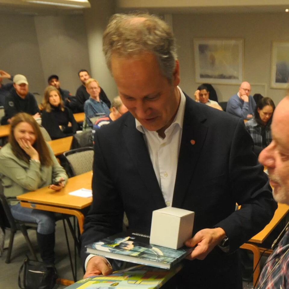 TROR PÅ DETTE: Samferdselsminister Jon-Ivar Nygård har stor tro på både kollektivtrafikken i Oslo og at passasjerene skal komme seg tilbake til trikk, bane og buss. Her med leder av Oslo Sporveiers arbeiderforening, Ola Floberg. TROR PÅ DETTE: Samferdselsminister Jon-Ivar Nygård har stor tro på både kollektivtrafikken i Oslo og at passasjerene skal komme seg tilbake til trikk, bane og buss. Her med leder av Oslo Sporveiers arbeiderforening, Ola Floberg.